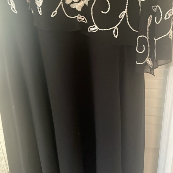 EUC JKara Black Dress with white floral beeding Size 16 - Picture 5 of 13